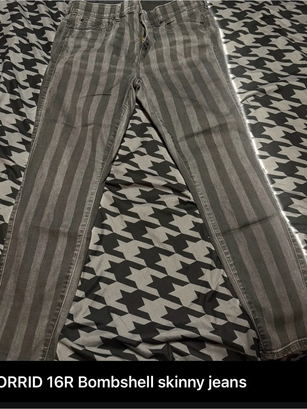 Torrid Striped Black and Gray bombshell Skinny Jeans size 16R - Picture 2 of 3